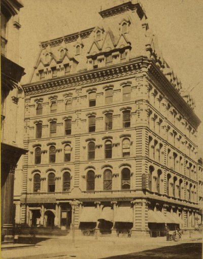 Bâtiment de la Singer Sewing Machine Company. Cinquième rue (Broadway) et rue Locust. Construit au début des années 1870 - Woodward Stereoscopic Company